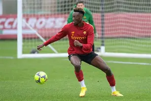 今晨体能课后，罗马主帅复盘备战德甲，态度坚定，训练强度明显提升(挑战杯金奖ppt)